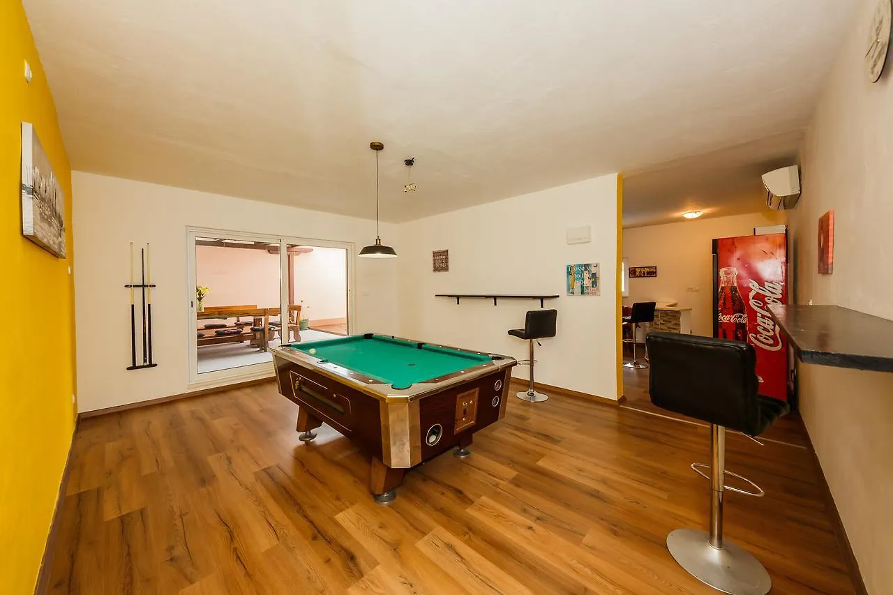 Villa Nora Trogir 0*,  Kroatien